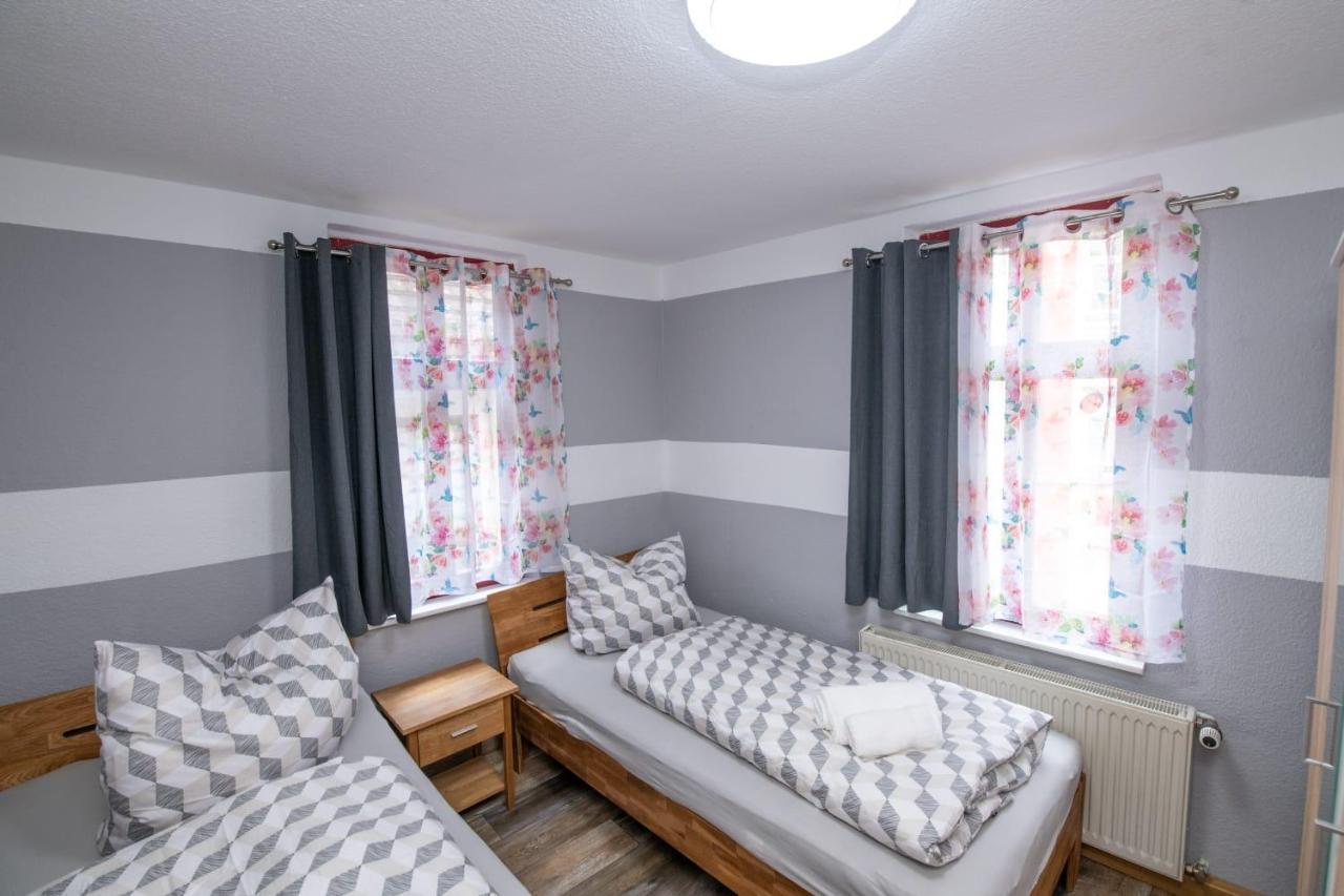 Lindenring Pension Наумбург Екстер'єр фото