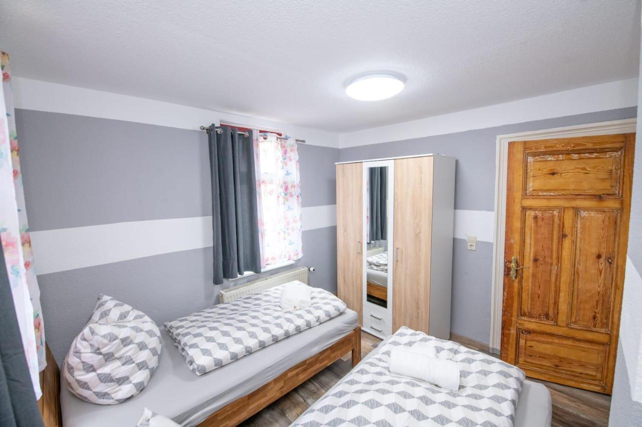 Lindenring Pension Наумбург Екстер'єр фото